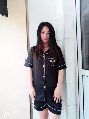 物流好快啊，两天就到了，睡衣料子摸着柔软滑滑的，穿着很舒服夏天应该蛮凉快的，做工是真喜欢，很细致，几乎看不见线头，压线整齐，喜欢。