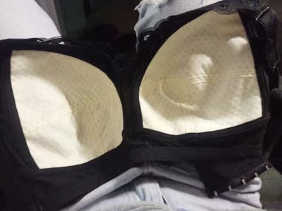 看起来好大&hellip;而且是五排扣&hellip;&hellip;不过穿起来刚好&hellip;而且看起来胸小了一圈&hellip;可以穿紧身的衣服&hellip;不显胸&hellip;物流也挺快的。穿着还挺舒服&hellip;主要就是肩带太宽了&hellip;像胖子穿的一样，我不是很喜欢这个&hellip;算了，穿着舒服就行&hellip;又没人看见。质量是真的挺好的，可以考虑回购。