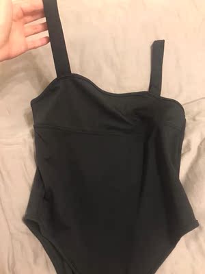 材質做工都沒問題，就是版型不好，腋下和領口都不服貼，但是賣家有售後補償不錯