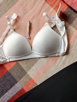 物美价廉，冰丝的，一点都不捂，质量很好，物美价廉，稍微有点空杯，会回购会推广！！！卖家还送了小礼物，喜欢喜欢！！