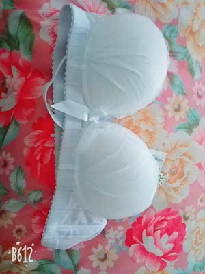 首先，客服态度非常好，最开始发错快递了，我反映之后，很快给我改了快递和单号。其次，东西也很不错哦，穿着很舒服。最后，发货速度快，到货也快。以后还会再买的，为店家打call。祝店家生意兴隆，财源滚滚。