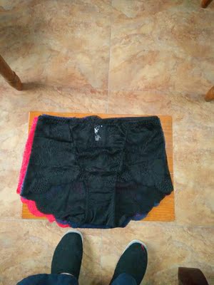 刚拿到手,一看蕾丝质量超好,第一次看直播买的,真赞 刚拿到手,一看蕾丝质量超好,第一次看直播买的,真赞