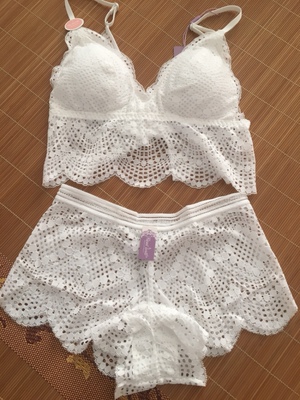 这次买的几件都非常喜欢，前几年是歌瑞尔的粉丝，她们家的特点就是甜美，罩杯后，硬钢圈，今年开始关注润微家，特别喜欢无钢圈，穿上身特别舒服的内衣，上次做活动一共买了八件，虽然我是小胸，但是还是更加喜欢这次买的薄杯，一次满意的购物