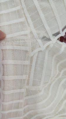 其实我开始觉得这个内衣不值这个价格  抱着试一试的心态买的  今天到货就拆开了  手感是出乎意料的好  滑滑的  就是有些线头没处理好  但是其他细节还是不错的  挺满意的所以五星妥妥的