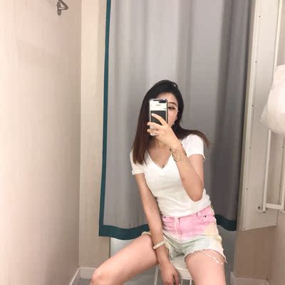 颜色搭配的好看，穿上显腿长，蛮好搭配衣服的，面料也不错，有弹力，会继续关注的！