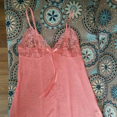 尺码合适，手感也还行的。很性感的睡裙，丁字裤不适应，就放着了