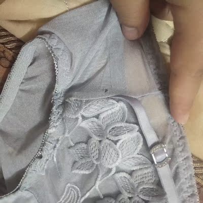 千万不要购买，内裤直接有个洞拍给客服看，也没反应