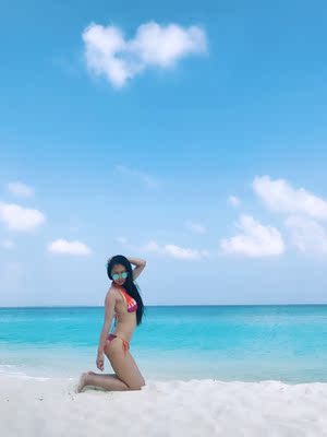 比基尼太漂亮了，特价时买的，好划算质量没得说，还有一套连体的也好看，在马尔代夫拍了很多美照，很范儿 好喜欢?