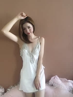 白色超好看，穿起来显得很干净，料子滑滑的，开始纠结黑色，以为白色会透，收到很惊喜，一点没失望。