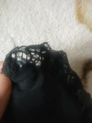 这就这垃圾，自己家买的内裤皮筋都跑出来了，还说是好的，还说是我自己弄的，花钱买买垃圾！