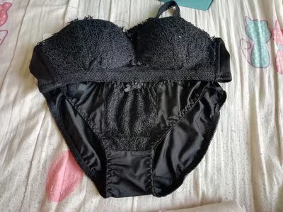 听取了大众的意见，买了大一码，结果刚刚好，建议上身微胖人群买大一码。洗的时候内裤有滴滴掉色，内衣有一点点掉毛，总之穿着挺舒服的，适合小胸，喜欢的可以买买买哦