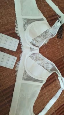 内衣挺好看的。穿着也舒服。喜欢。推荐购买…… 内衣挺好看的。穿着也舒服。喜欢。推荐购买……