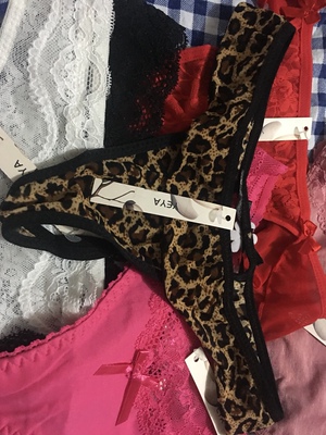 都收到啦。质量很满意,拍的时候卖家很耐心的帮忙挑选码数,开始拍错了两条不合适的码数卖家都有跟我说,建议我换小一点的,很耐心的帮我挑选适合我的码数,给卖家点赞!!!还有这家的价格是真的便宜啊,比在实体店买的便宜超级多的,质量也不会比实体店的差,发货速度很快,物流速度也不错,隔天就收到了,每条内裤都有单独的包装,这次购物的感觉非常棒!下次有需要还会来! 都收到啦。质量很满意,拍的时候卖家很耐心的帮忙挑选码数,开始拍错了两条不合适的码数卖家都有跟我说,建议我换小一点的,很耐心的帮我挑选适合我的码数,给卖家点赞!!!还有这家的价格是真的便宜啊,比在实体店买的便宜超级多的,质量也不会比实体店的差,发货速度很快,物流速度也不错,隔天就收到了,每条内裤都有单独的包装,这次购物的感觉非常棒!下次有需要还会来!