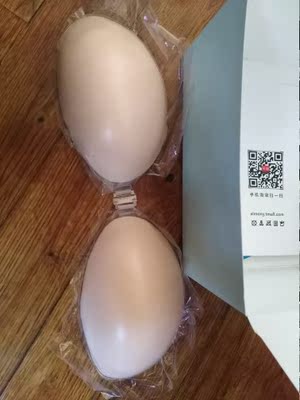 摸着手感还不错,九月底拍婚纱照用,觉得应该会好用。 摸着手感还不错,九月底拍婚纱照用,觉得应该会好用。