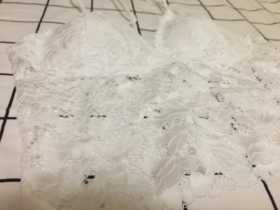 质量很不错  胸垫比较厚实硬挺 试穿了一下 大小跟平时号是一样的 法式胸衣真的很好看 穿着巨舒服 很满意 后面会继续入手的～哈哈哈哈哈哈哈哈哈哈 大致就这些 ～加油加油