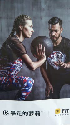 接二连三的买了好多件，这次萝莉的折扣非常棒，第一次半价买了五件，收到货以后看着质量不错，款式也经典，忍不住一买再买，买多了就没耐心一一试穿点评，所以复制粘贴了这个好评，大家看看就好。东西值得信赖！赞！希望自己能坚持下去，争取早日锻炼出好身体，穿出美美的衣服。