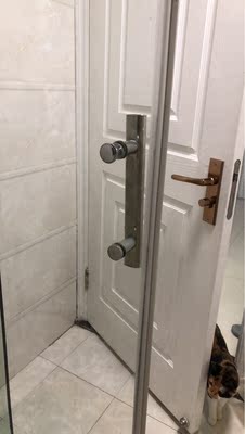 真的蛮好用的,收到就马上擦淋浴房玻璃了,还比较干净,然而两块玻璃夹缝中擦不到,很脏的,可以对比。 真的蛮好用的,收到就马上擦淋浴房玻璃了,还比较干净,然而两块玻璃夹缝中擦不到,很脏的,可以对比。