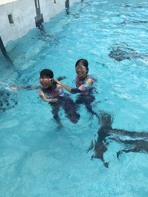 质量非常好，看着很紧，以为小了，我拿来在我的大粗腿上试下，很容易穿上了，所以看着紧，其实很好穿，很舒服 质量非常好，看着很紧，以为小了，我拿来在我的大粗腿上试下，很容易穿上了，所以看着紧，其实很好穿，很舒服