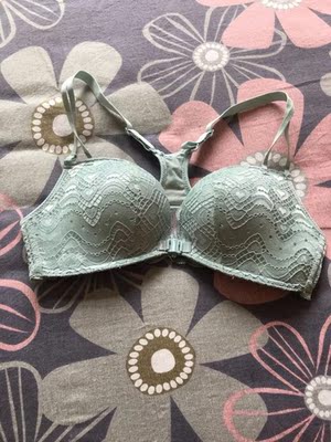 前扣方便，穿着舒适，不掉肩，有需要会再次回购。