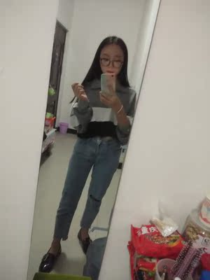 宝贝上身效果挺不错的，很喜欢，质量感觉一般。 感觉穿上脖子后面不太舒服。