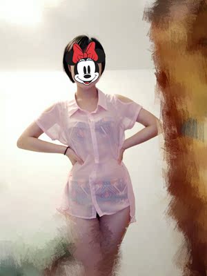 自己搭了件透视衬衫?除了自己有肉肉外其他都完美！第一次买这么便宜的泳衣，质量比想象中好，很满意，本人70C S码，胸大的妹子建议大一码不然不敢乱动怕走光，整体很满意