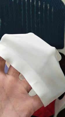 布料摸起来非常滑,很舒适的感觉,第一次尝试白色和红色,感觉非常不错。 布料摸起来非常滑,很舒适的感觉,第一次尝试白色和红色,感觉非常不错。