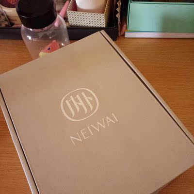 穿着很舒服，一直都喜欢这种没有束缚的感觉😊 虽然超级不好扣  但是因为颜值和质量也超爱了，物流也很快哦