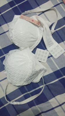 这个真心不错，试了一下也不往上走，卖家推荐的号，穿着挺合适的，不勒，主要是还便宜，哈哈哈