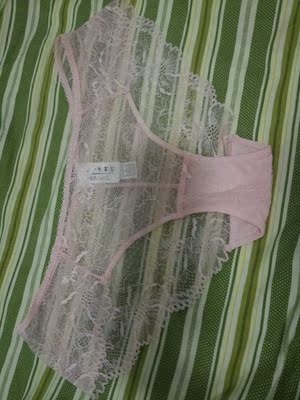 挺好看，穿着舒服，就是蕾丝和蝴蝶结搭在一起有点冲突，把蝴蝶结剪了😂😂