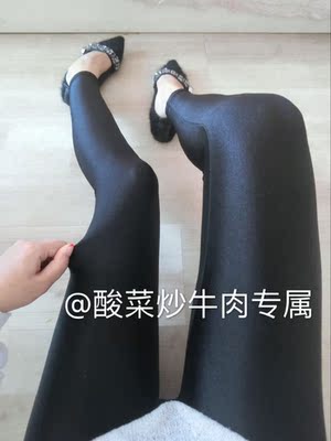 裤子的面料滑滑的,很舒服,效果非常显瘦。 裤子的面料滑滑的,很舒服,效果非常显瘦。