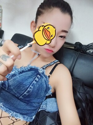 特别喜欢，买了一套，搭配起来。超好看。下次还要来，价格也ok，质量也不错。赞