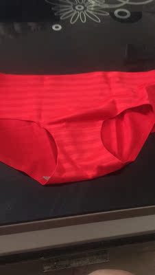 物流发货快，宝贝收到非常满意，很聚拢，是我想要的，内衣做工很细致，料子也很舒服，最主要的是价格也很便宜实，，试穿了一下，尺码标准，效果也非常好，聚拢 上托，而且肩带不会滑肩。小仙女们赶快下单哦