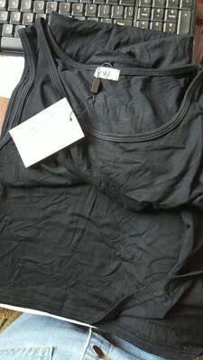 衣服质量不错，穿起来很舒服，冰凉的感觉很适合夏天穿，很修身显瘦&hellip;&hellip;&hellip;&hellip;&hellip;&hellip;