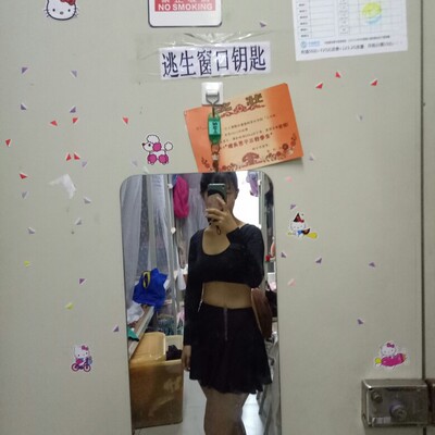 除了贵,,没有缺点,码数合适,布料舒服,长袖挡住手臂的肉,超级棒,但是这套泳衣也真的好贵,我胖,不敢穿,所以自己另外买了一条泳裙,胸垫会有点走位,如果是固定就好了,好舒服的上衣,再也不怕晒黑,不会被人捏手臂的肉了,啊哈哈哈哈哈哈哈哈哈,就这样,不说了 除了贵,,没有缺点,码数合适,布料舒服,长袖挡住手臂的肉,超级棒,但是这套泳衣也真的好贵,我胖,不敢穿,所以自己另外买了一条泳裙,胸垫会有点走位,如果是固定就好了,好舒服的上衣,再也不怕晒黑,不会被人捏手臂的肉了,啊哈哈哈哈哈哈哈哈哈,就这样,不说了