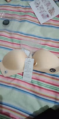 内衣已经收到了，质量非常好，充气方便，粘性很好不会掉，非常喜欢，建议大家购买哦！