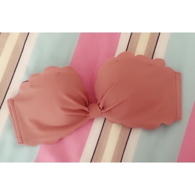 真的超级心水这款花瓣杯，这个粉红色穿起来真是既青涩又性感，小胸平胸都能驾驭的神器，两种穿法既可美背又可交叉 这款内衣挺舒服的 甚至比一些大牌更能让我喘得过气来 布，穿着很舒服。内衣还有一股淡淡的香味，摸着手感也好，以喜欢小仙女不要犹豫颜色，真的非常好看，妥妥的好评，内衣我会继续在本店购买的