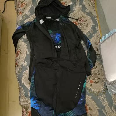 终于不用再退货了 我已经买健身服退了三家的货了!这家的衣服质量没说的 留下了 穿起来很漂亮!以后就在她家买了! 终于不用再退货了 我已经买健身服退了三家的货了!这家的衣服质量没说的 留下了 穿起来很漂亮!以后就在她家买了!