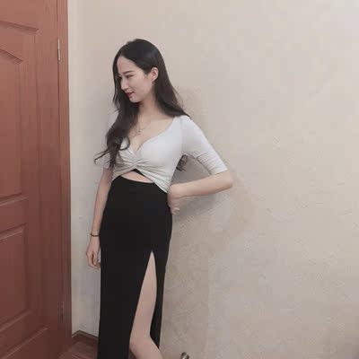 衣服很收身，显身材，质量好，满意的一次购物，谢谢卖家，给你个赞。