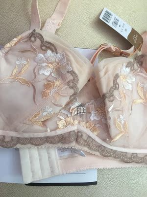 衣衣超级好，超聚拢，上身效果棒棒哒！