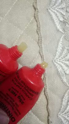 还行吧，比我带回来的木瓜膏的膏体颜色浅，但是外表一样。不知道是不是正品。有待考究。