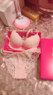 颜色很好看，淡淡的粉色、聚拢效果也很不错，很满意的一次购物。