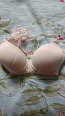 已经在这家店里买过一件了,我们上班的地方气温高,穿其它家的内衣特别热还不透气,穿这个桑蚕丝的又透气又舒服,所以今天又买了一件替换着穿,以后就买咱家的了 已经在这家店里买过一件了,我们上班的地方气温高,穿其它家的内衣特别热还不透气,穿这个桑蚕丝的又透气又舒服,所以今天又买了一件替换着穿,以后就买咱家的了