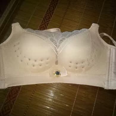 穿的舒服透气，轻便，能把它挺起来，穿衣服更有气质了。下过水，不掉色