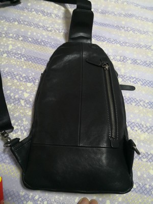 火爆的暇步士男包怎么样，质量很差是真的吗