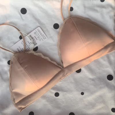 物流迅速 黑色吊带有些明显的线头 但香槟色吊带做工却是很好的 颜色也很舒服 客服处理问题有耐心且快速负责 买来搭配吊带和露背裙的 很合适