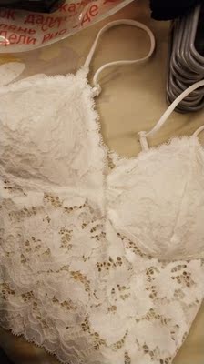 下午刚到，我就满怀期望的拆开了这个快递，，感觉质感很好，布料也很舒服，我也是趁着特价买的，还以为会很差，结果感觉非常好，总之一句话，， 好评！！！！