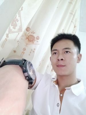 体验白领戴罗宾尼手表怎么样,是哪里产的品牌?上档次吗?