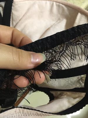 细节都做的很好啊,这个睫毛蕾丝真的很软,内里布料很舒服,包装整个粉嫩嫩很少女!喜欢喜欢,穿一段时间来追评。 细节都做的很好啊,这个睫毛蕾丝真的很软,内里布料很舒服,包装整个粉嫩嫩很少女!喜欢喜欢,穿一段时间来追评。