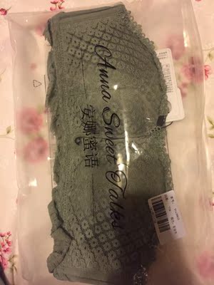 很好看 穿起来很清新的颜色 买的稍微大了一点 所以没那么聚拢 没有钢圈的内衣很舒服 下次再挑选一个浅色的 很好看 穿起来很清新的颜色 买的稍微大了一点 所以没那么聚拢 没有钢圈的内衣很舒服 下次再挑选一个浅色的