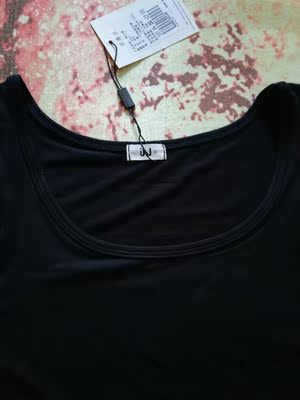 面料柔软，莫代尔比较垂显瘦，很好